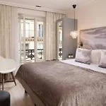 Monsieur & 4* Paris