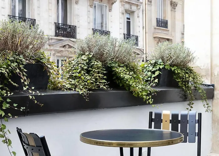 Hotel Monsieur &