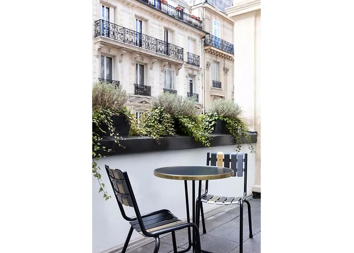 酒店 Monsieur & 4*