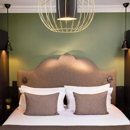 Monsieur & 4* Paris
