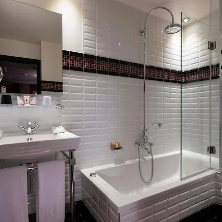 Hotel Monsieur & 4*