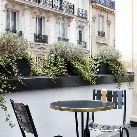 Hotel Monsieur &