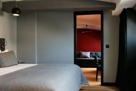 호텔 Monsieur & 4*